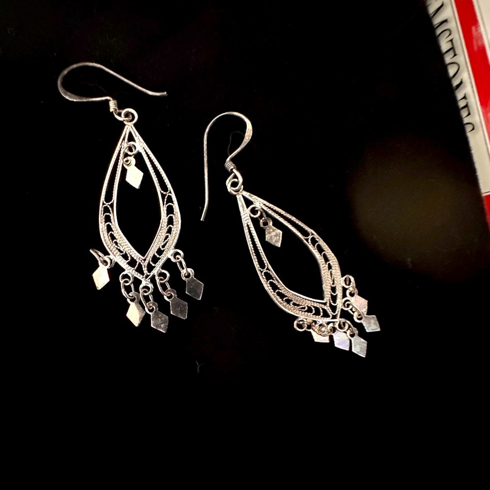 Vintage 925 silver dangle drop earings w fish hook “closure”